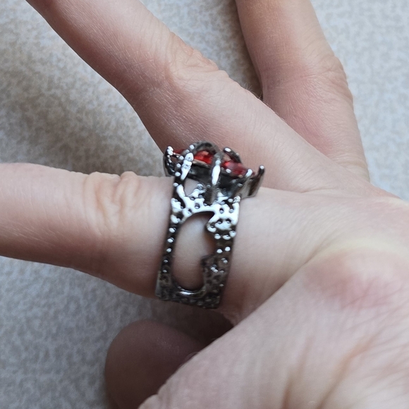 ❤️ Dark Red Rectangular Gem Ring - Picture 7 of 8